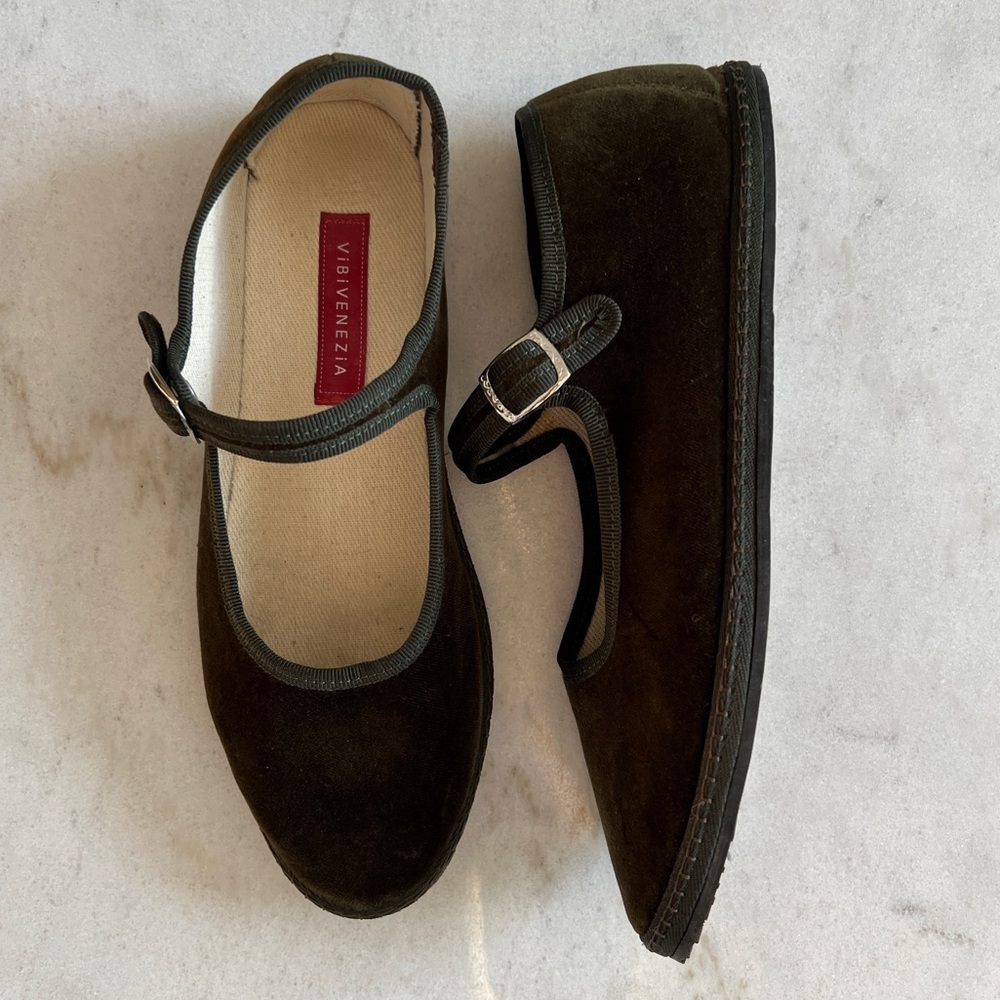vibi venezia olive green velvet mary jane flats - size 38 / 7.5